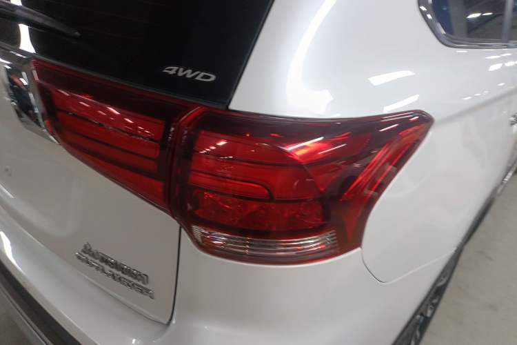 Used Mitsubishi Outlander 2020 2.4L 4x4 Zhi Xiang Edition 7-Seater