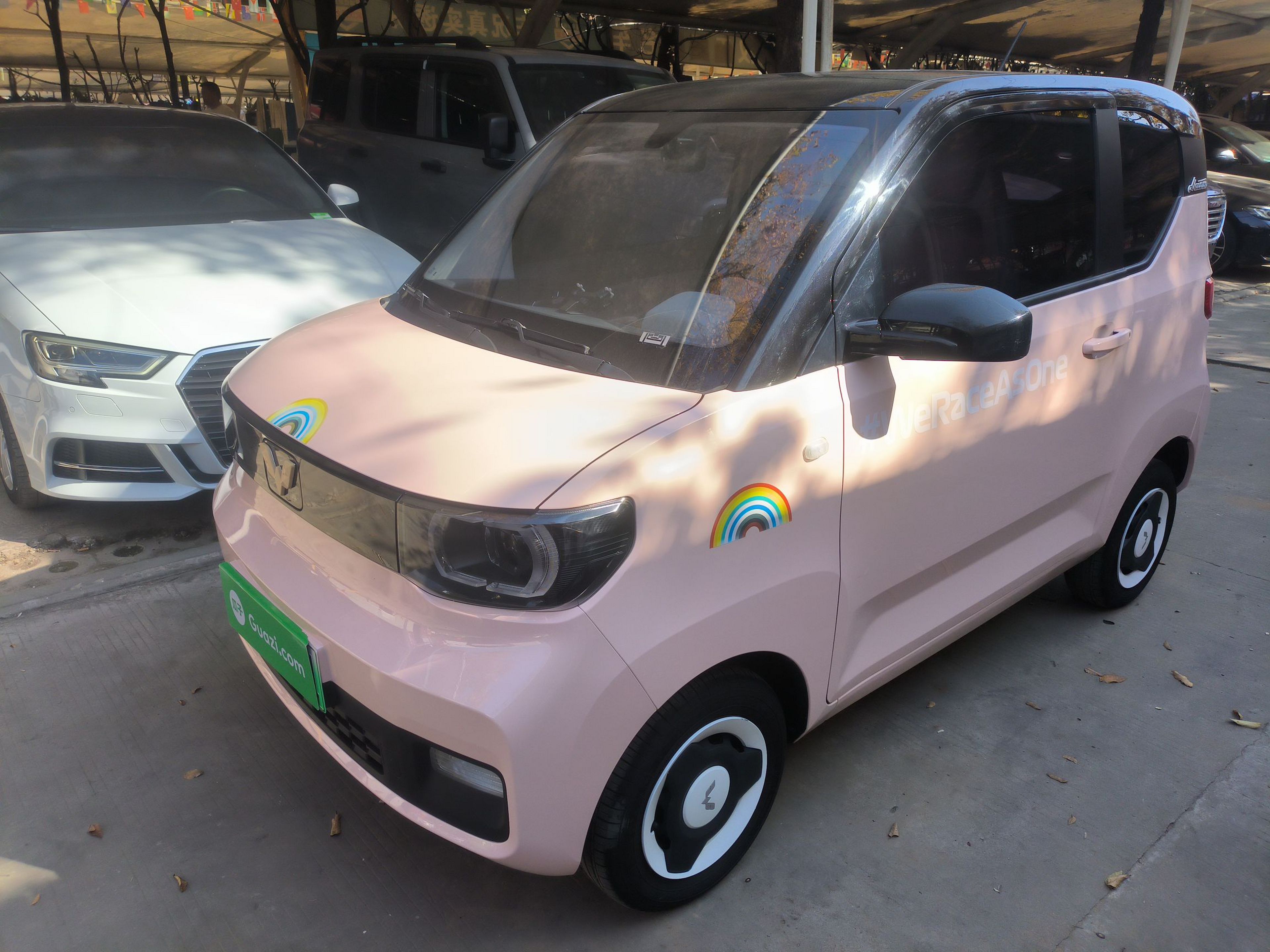 Под передней частью автомобиля