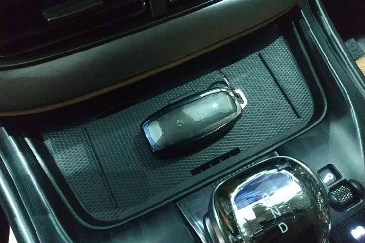 Used Denza D9 2024 DM-i 1050 Luxury Model
