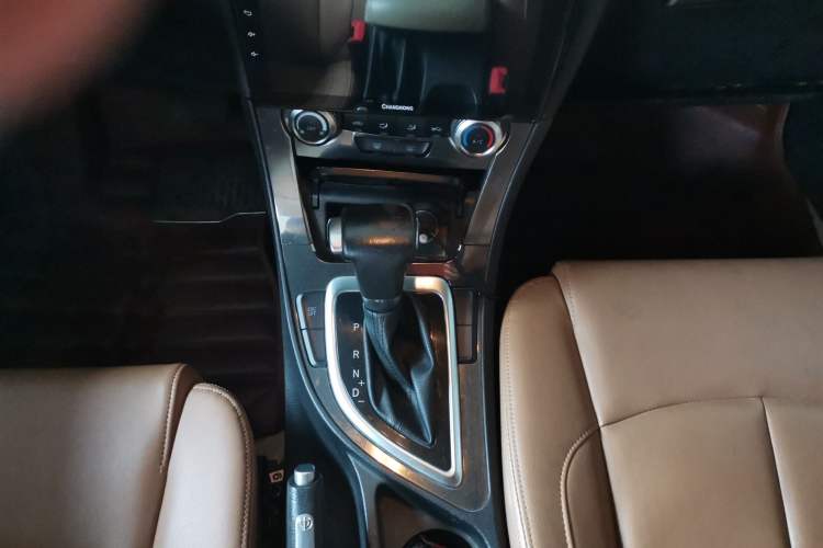 Used Brilliance V5 2014 1.5T Automatic Two-Wheel Drive Luxury Version
