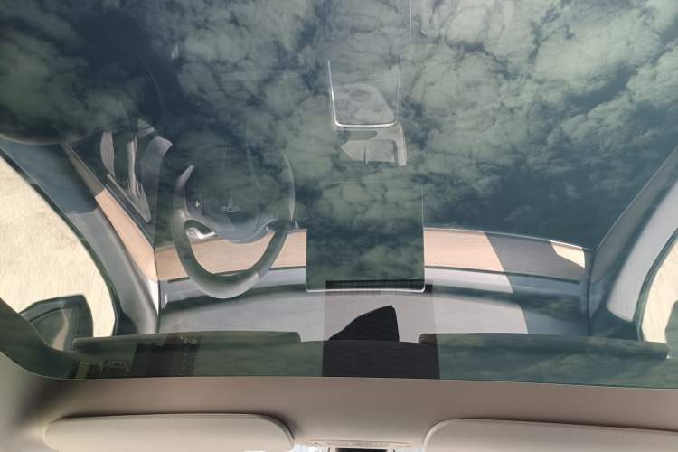 Used Tesla Model Y 2022 Long-Range All-Wheel-Drive Version