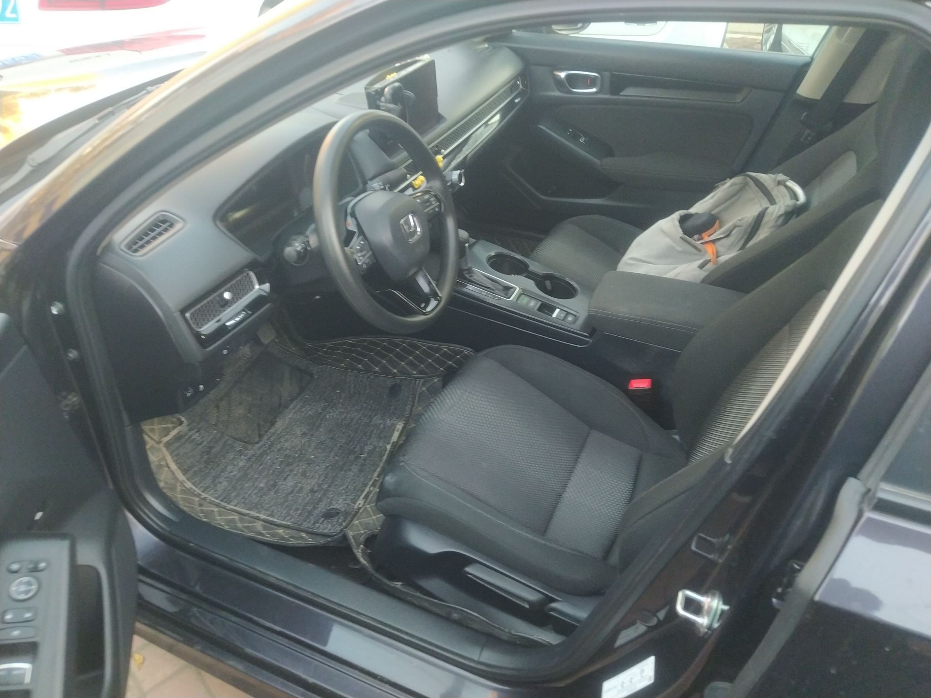 Переднее сиденье в автомобиле