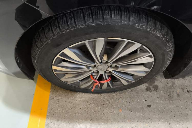 Used Hongqi E-QM5 2022 431 km Charge & Enjoy Edition
