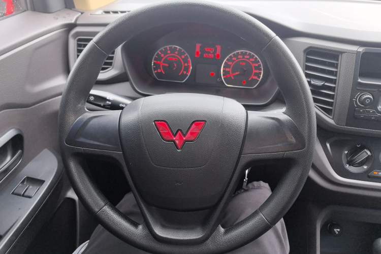 Used Wuling Hongguang V 2022 1.5L Jingqu Edition Electric-Assist LAR
