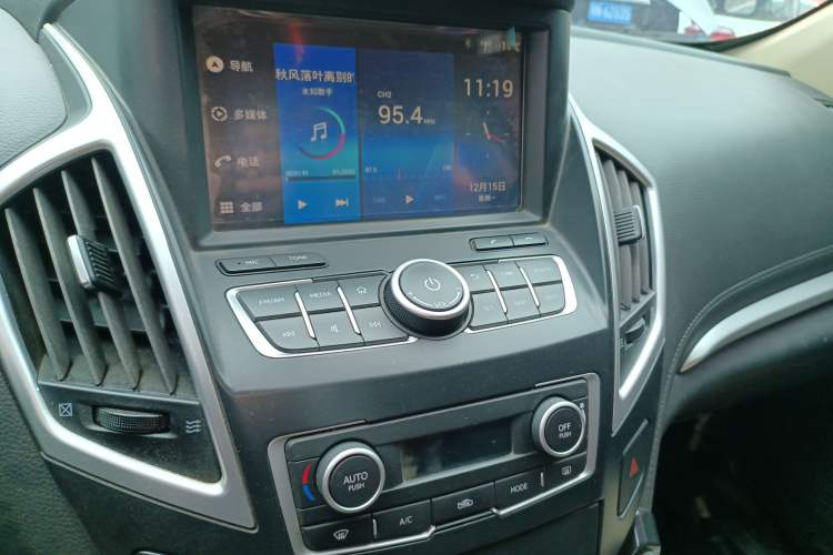 Used Dongfeng Aeolus AX7 2015 2.0L Manual Zhiyi Trim