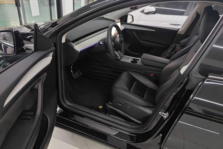 Used Tesla Model Y 2023 Rear-Wheel-Drive Version
