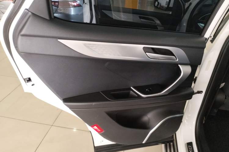 Used Soueast DX7 2018 Prime 1.5T Automatic Smart Connect Starry Sky Edition China V Standard
