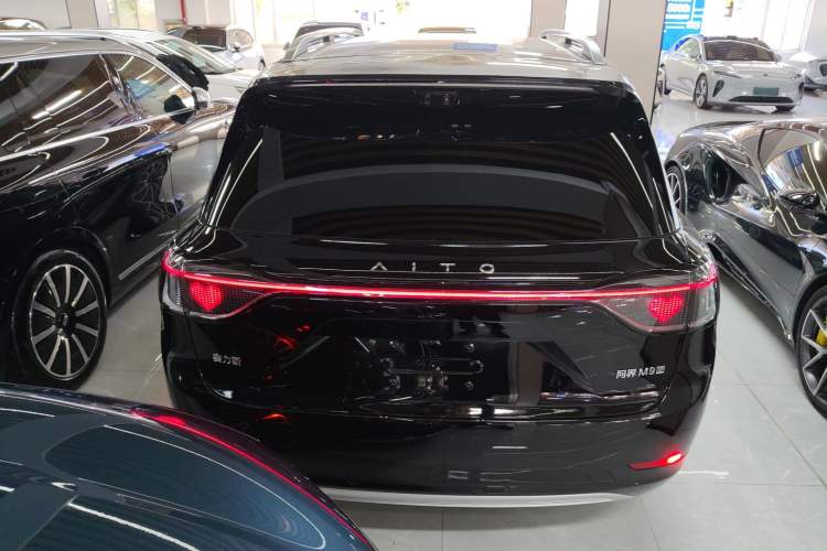 Used Hima AITO M9 2025 All-Electric Ultra Version 100 kWh 5-Seater Model
