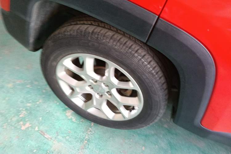 Used  Renegade 2018 Connected Large Screen Version 180T Automatic High-Energy Edition
