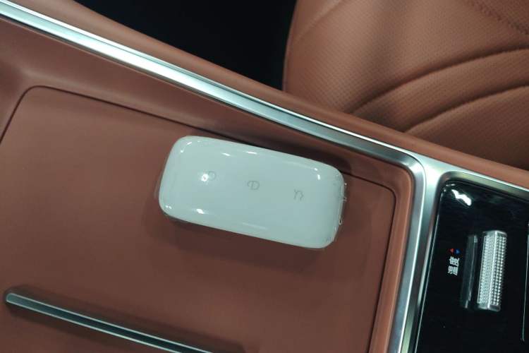 Used  L6 2025 EM-i 140km Starship Edition
