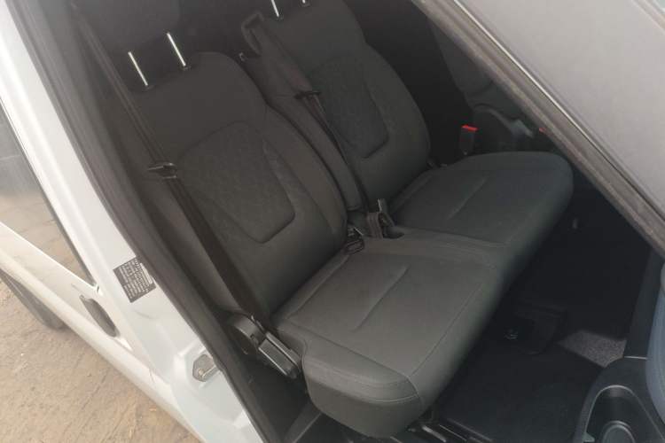 Used JMC Fushun 2022 2.0T Manual Multi-Function Passenger Vehicle Mid-Range High Roof 6-7 Seats
