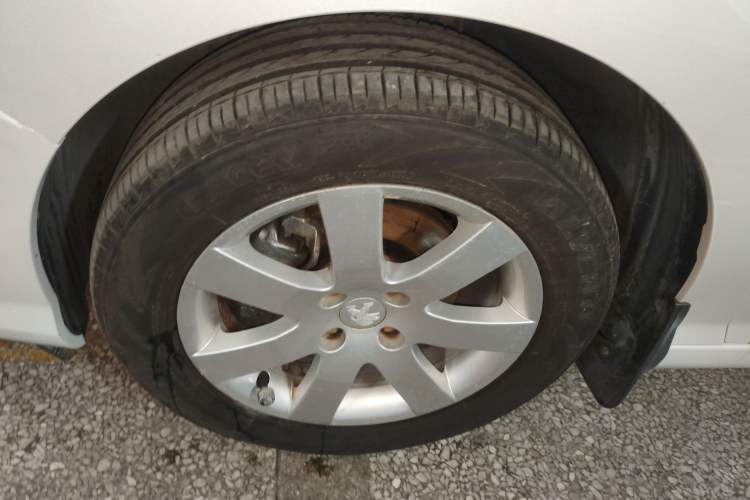 Used Peugeot 408 2013 1.6L Manual Comfort Edition