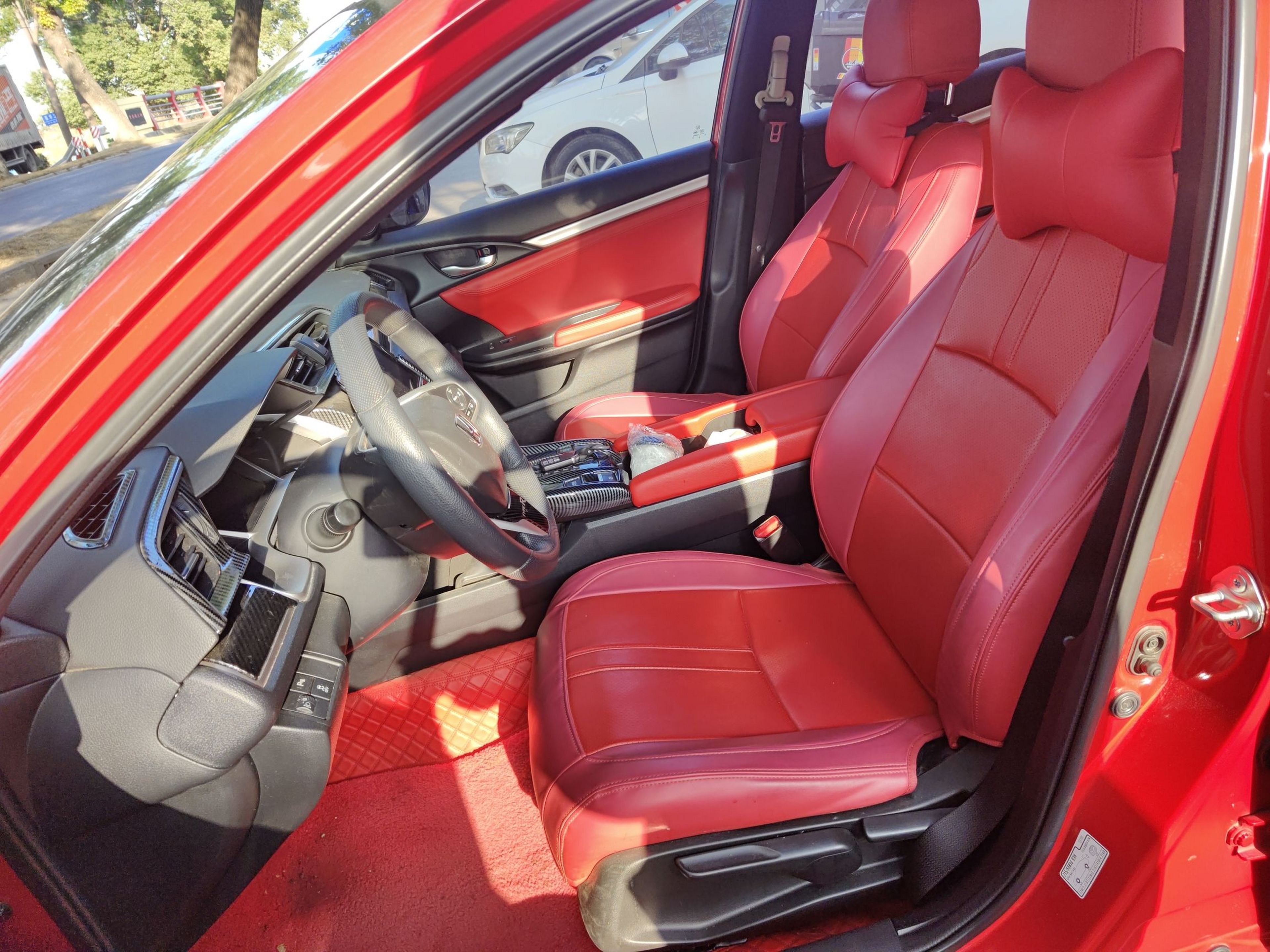 Переднее сиденье в автомобиле