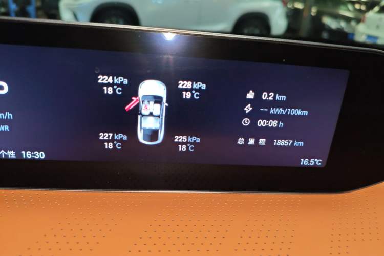 Used  HT 2024 825 Ultra-High Voltage Intelligent Driving Edition
