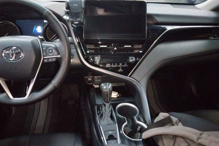 Used Toyota Camry 2021 2.0G Luxury Edition
