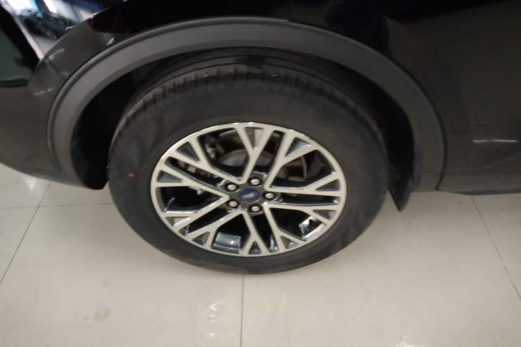 Used Ford Escape 2020 EcoBoost 245 Two-Wheel-Drive Titanium Edition
