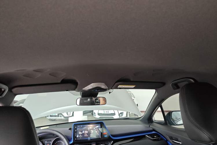 Used Toyota IZOA 2018 2.0L Yichi Version China VI Standard
