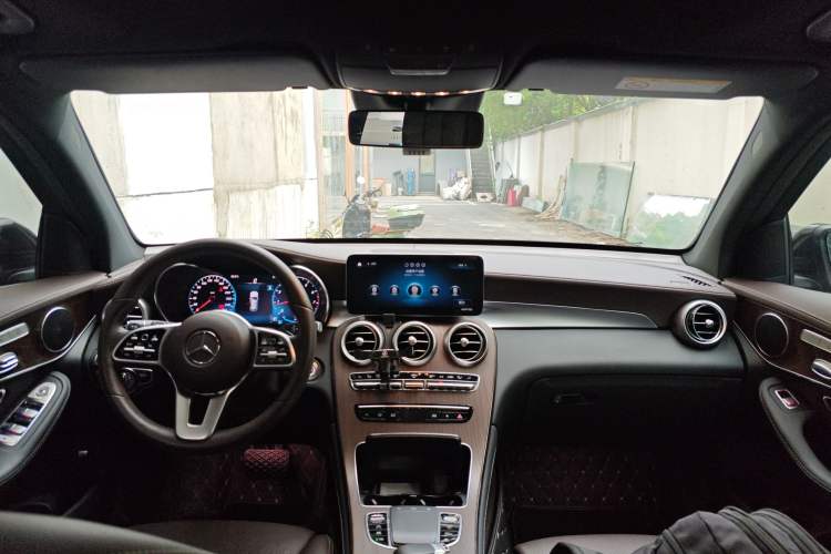 Used Mercedes-Benz GLC 2020 Facelift GLC 300 L 4MATIC Dynamic Edition
