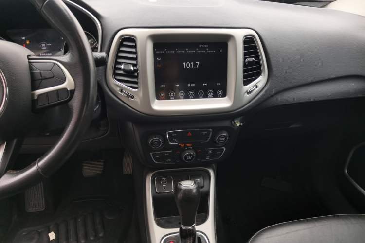 Used  Compass 2019 200T Automatic Family Edition - Connected Large Screen Version
