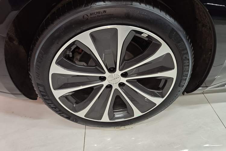 Used Hima Luxeed S7 2024 Pro Model
