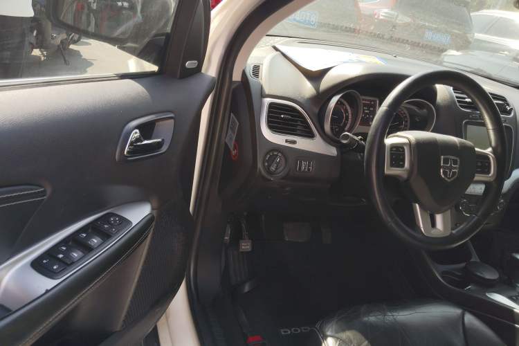 Used Dodge Journey 2013 2.4L Two-Wheel Drive Luxury Version
