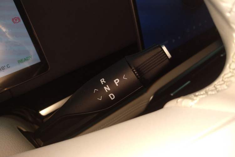 Used VOYAH Dream 2025 PHEV Four-Wheel Drive Prestige Kunpeng Edition
