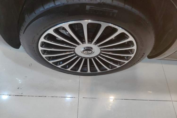 Used Hima AITO M8 2025 Extended-Range Ultra Version 53.4 kWh 6-Seater Edition
