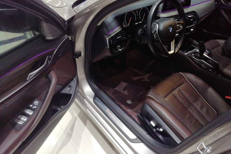 Used BMW 5 Series 2019 Facelifted 530Li Leading Edition Luxury Package
