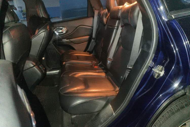 Used  Cherokee 2016 2.4L Leading Edition
