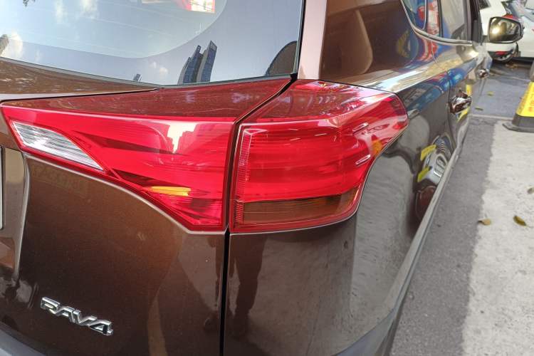 Used Toyota RAV4 2015 2.0L CVT Two-Wheel Drive Urban Edition
