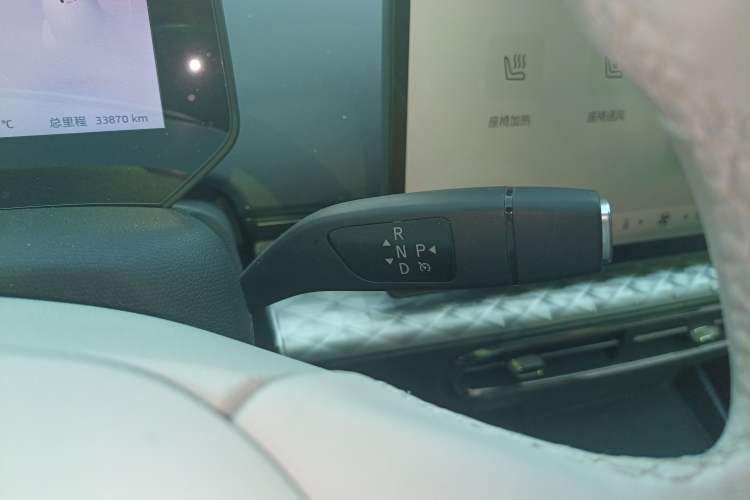 Used  3 2023 405km Pro
