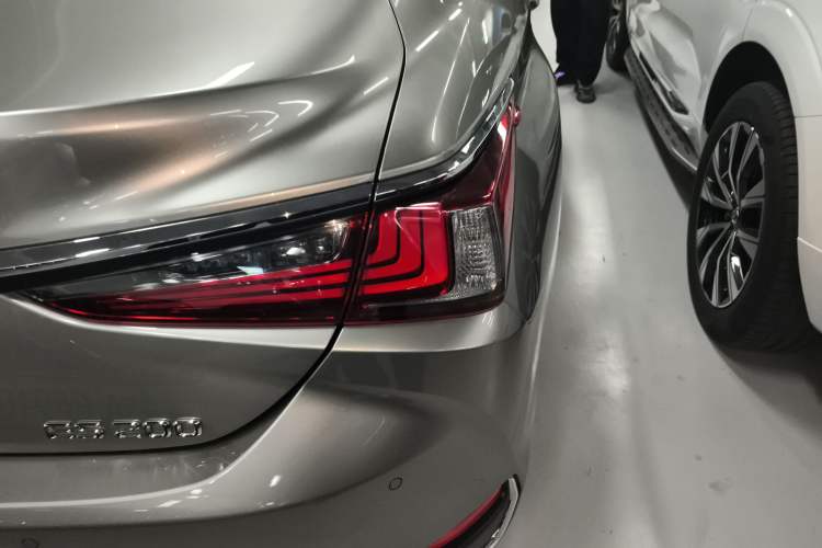 Used Lexus ES 2022 200 Excellence Edition
