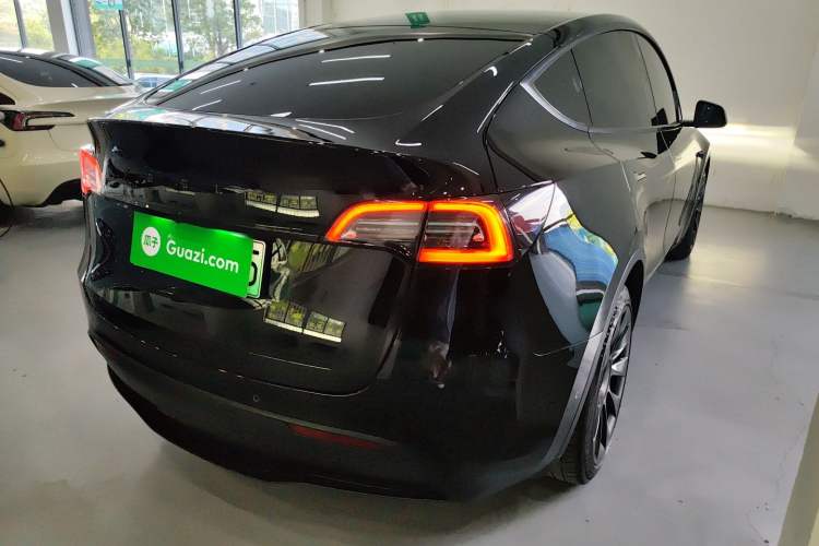 Used Tesla Model Y 2022 Long-Range All-Wheel-Drive Version
