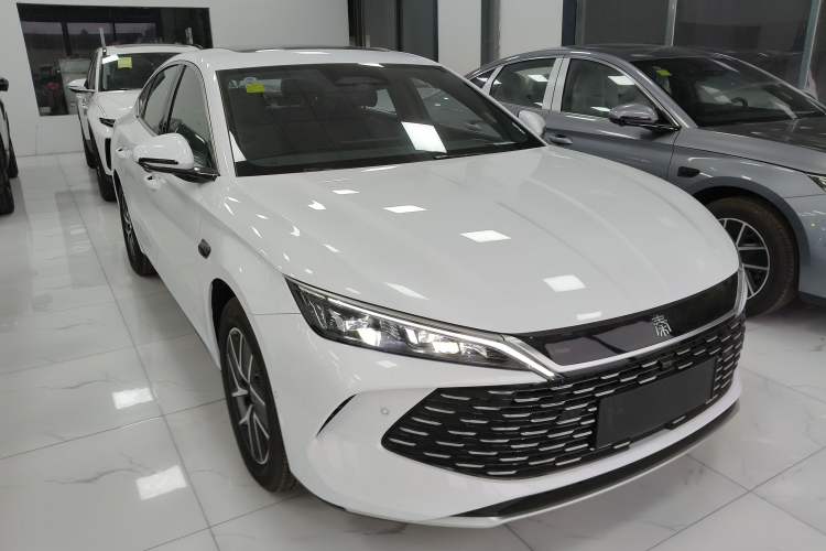 Used BYD Qin L 2025 DM-i Smart Drive 120KM Leading Model
