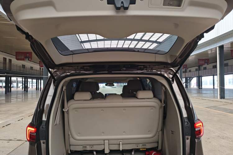 Used Buick GL8 2021 Land Cruiser Executive Class 652T Comfort Model
