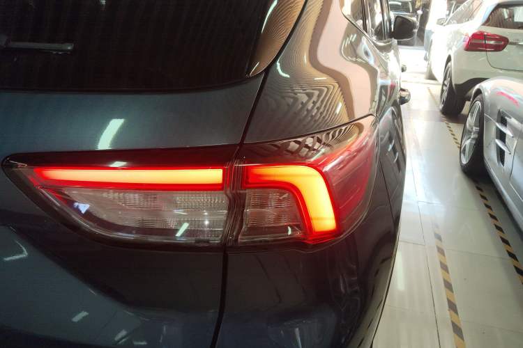 Used Ford Escape 2020 EcoBoost 245 Two-Wheel-Drive Comfort Edition
