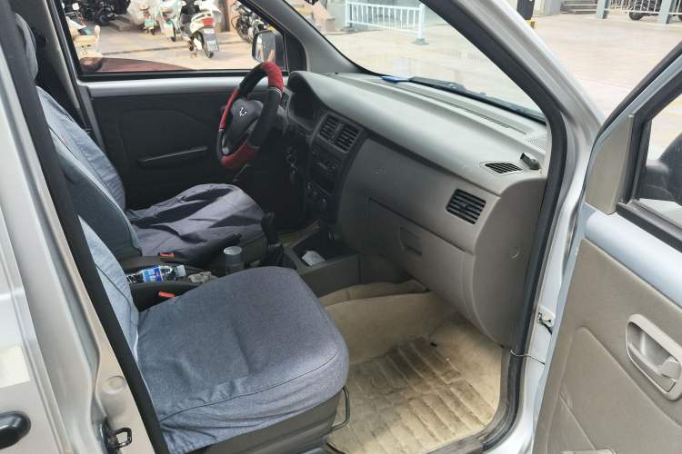 Used Wuling Rongguang V 2016 1.5L Practical Version
