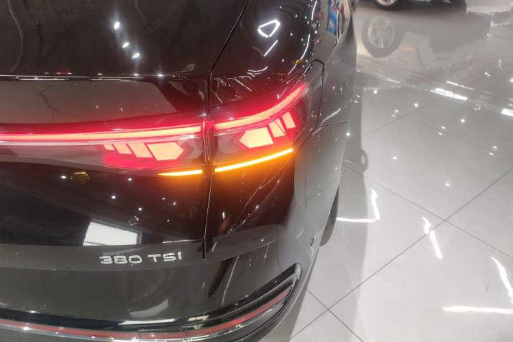 Used Volkswagen Magotan 2024 380TSI DSG Prestige Edition DaMai Package
