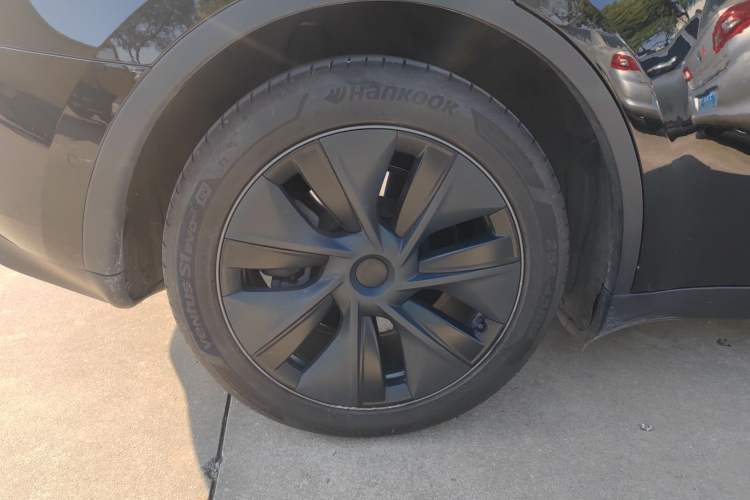 Used Tesla Model Y 2023 Long-Range All-Wheel-Drive Version
