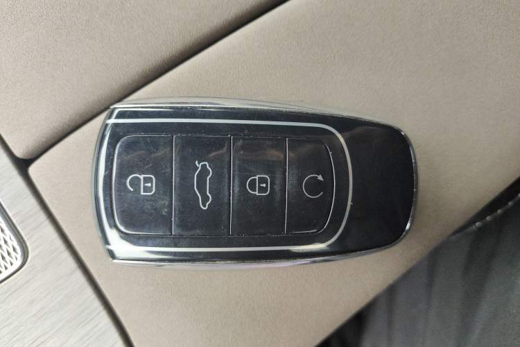 Used Chery Tiggo 8 PLUS C-DM 2025 1.5T 116 km Prestige Version 5 Seats
