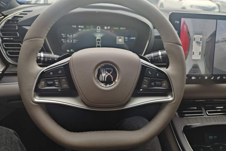 Used BYD Han 2025 EV with 701 km of Laser Radar-Enabled Intelligent Driving
