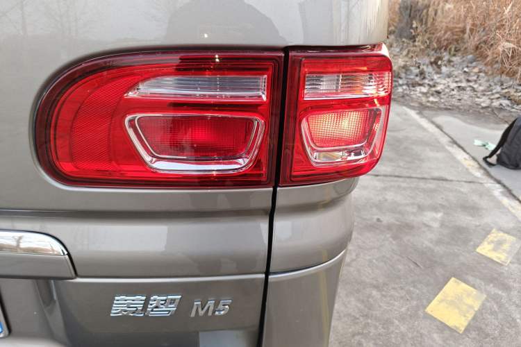 Used FORTHING Lingzhi 2023 M5L 1.6L Base Model 7 Seats
