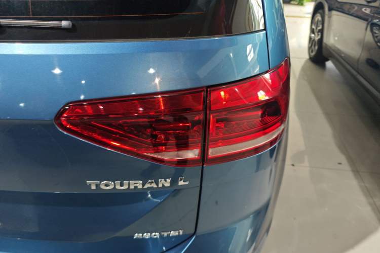 Used Volkswagen Touran 2021 Touran L 280TSI DSG Comfort Edition 7 Seats
