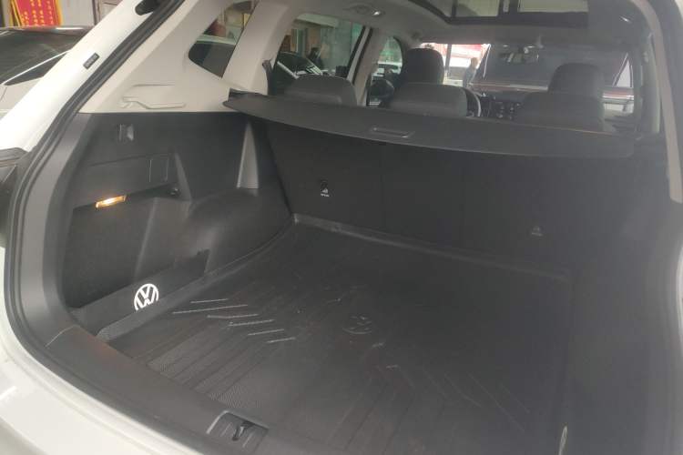 Used Volkswagen Tiguan L 2024 Outstanding Model 330TSI Automatic Two-Wheel Drive R-Line Dragon Glory Edition
