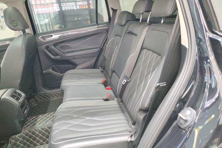 Used Volkswagen Tiguan L 2024 Outstanding Model 330TSI Automatic Two-Wheel Drive R-Line Dragon Glory Edition
