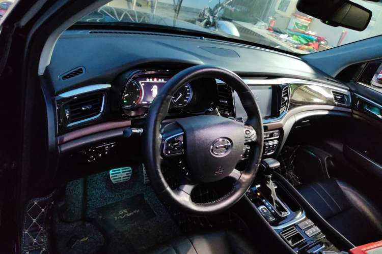 Used GAC Trumpchi GS8 2017 320T Two-Wheel Drive Luxury Smart Connectivity Version (7 Seats)