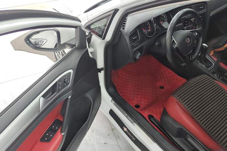 Used Volkswagen Golf 2020 Zhiai Edition 200TSI DSG Comfortable & Ambitious Version
