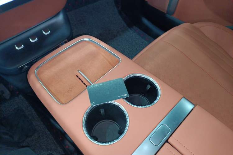 Used  E07 2025 All-Electric 4x4 90kWh Ultra High-Performance Edition
