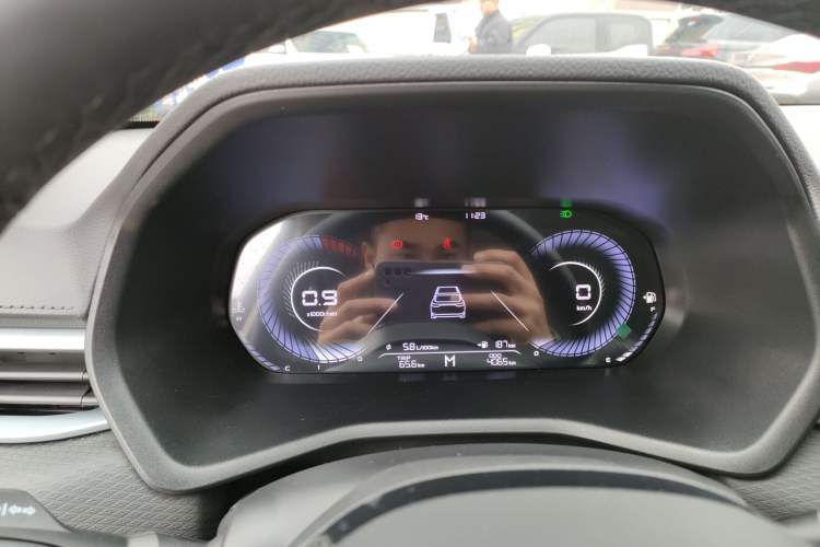 Used Geely Auto Emgrand 2025 4th Generation 1.5L Manual – Dragon Edition
