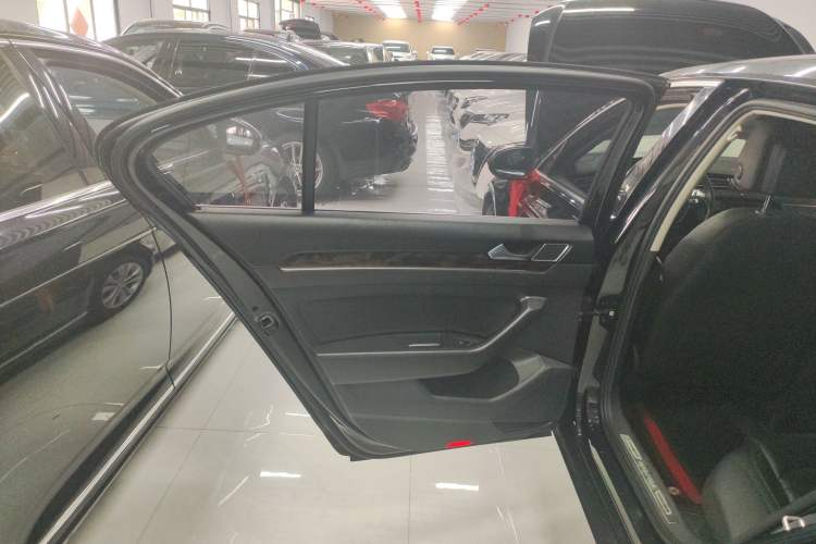 Used Volkswagen Magotan 2018 Facelift 330TSI DSG Luxury Model